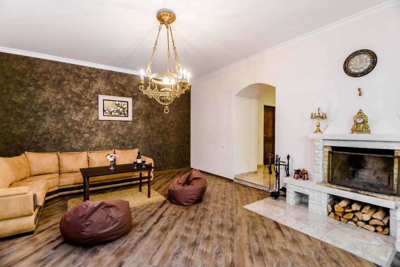 Comfortable House On Marjanishvili Tbilisi Exteriör bild