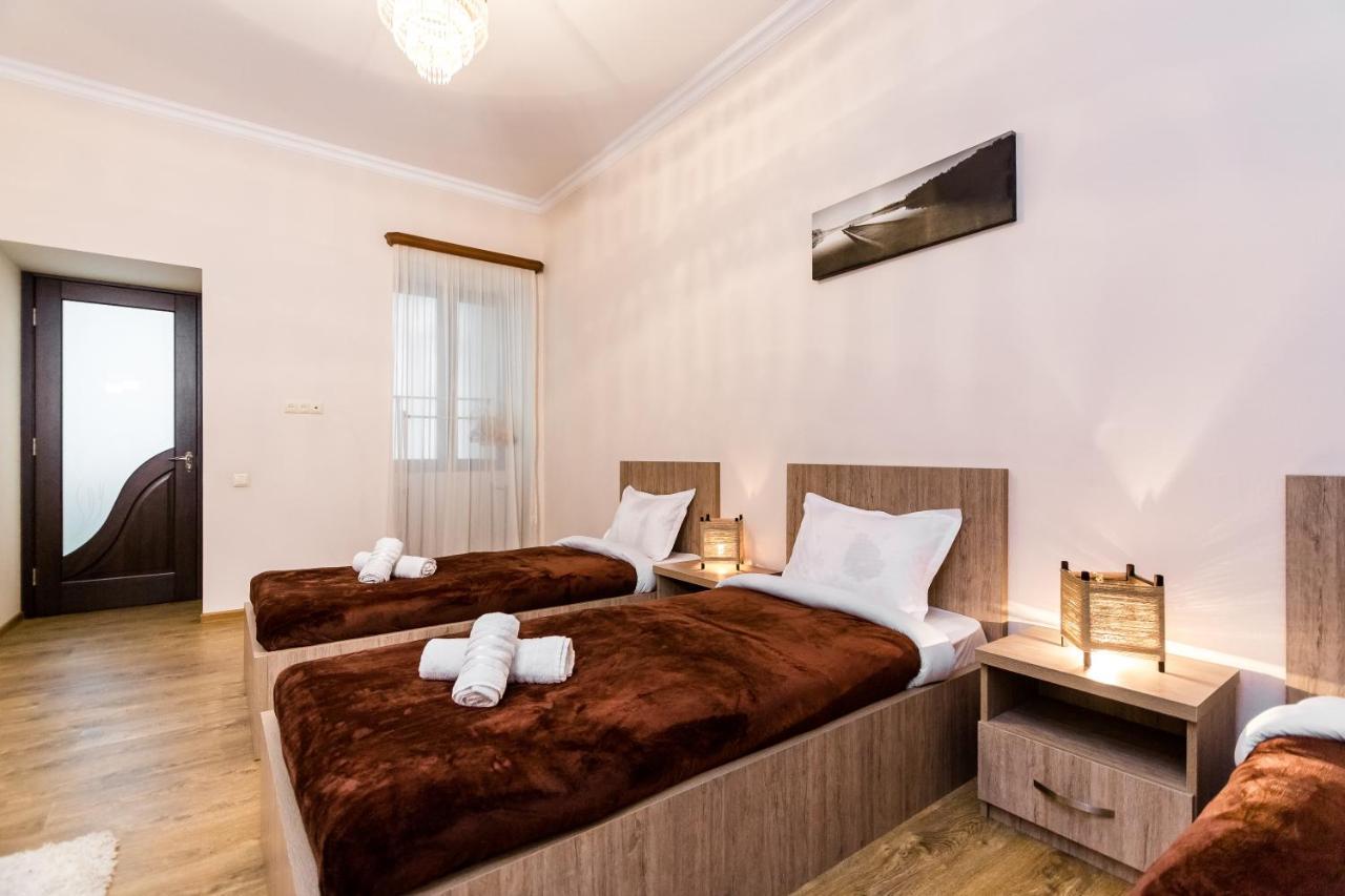 Comfortable House On Marjanishvili Tbilisi Exteriör bild