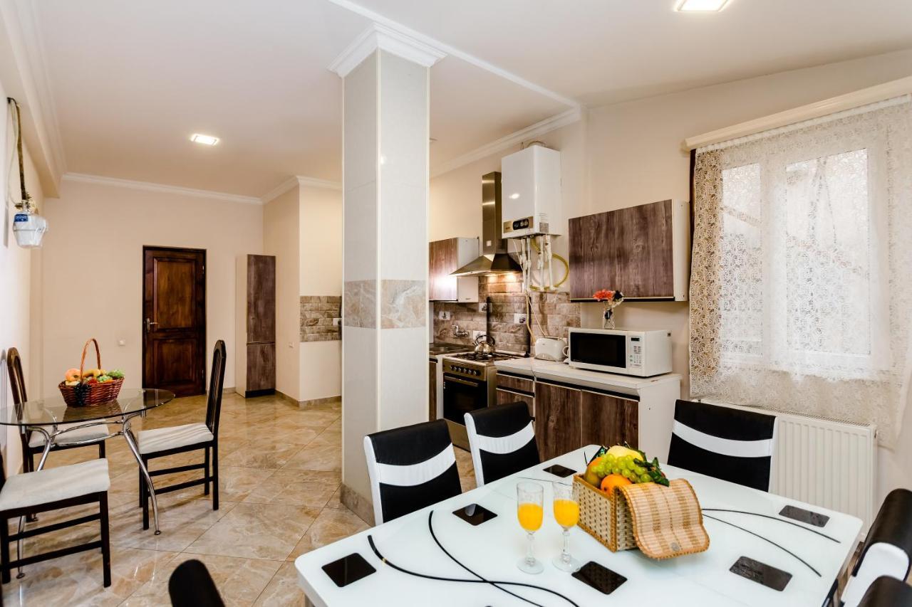 Comfortable House On Marjanishvili Tbilisi Exteriör bild