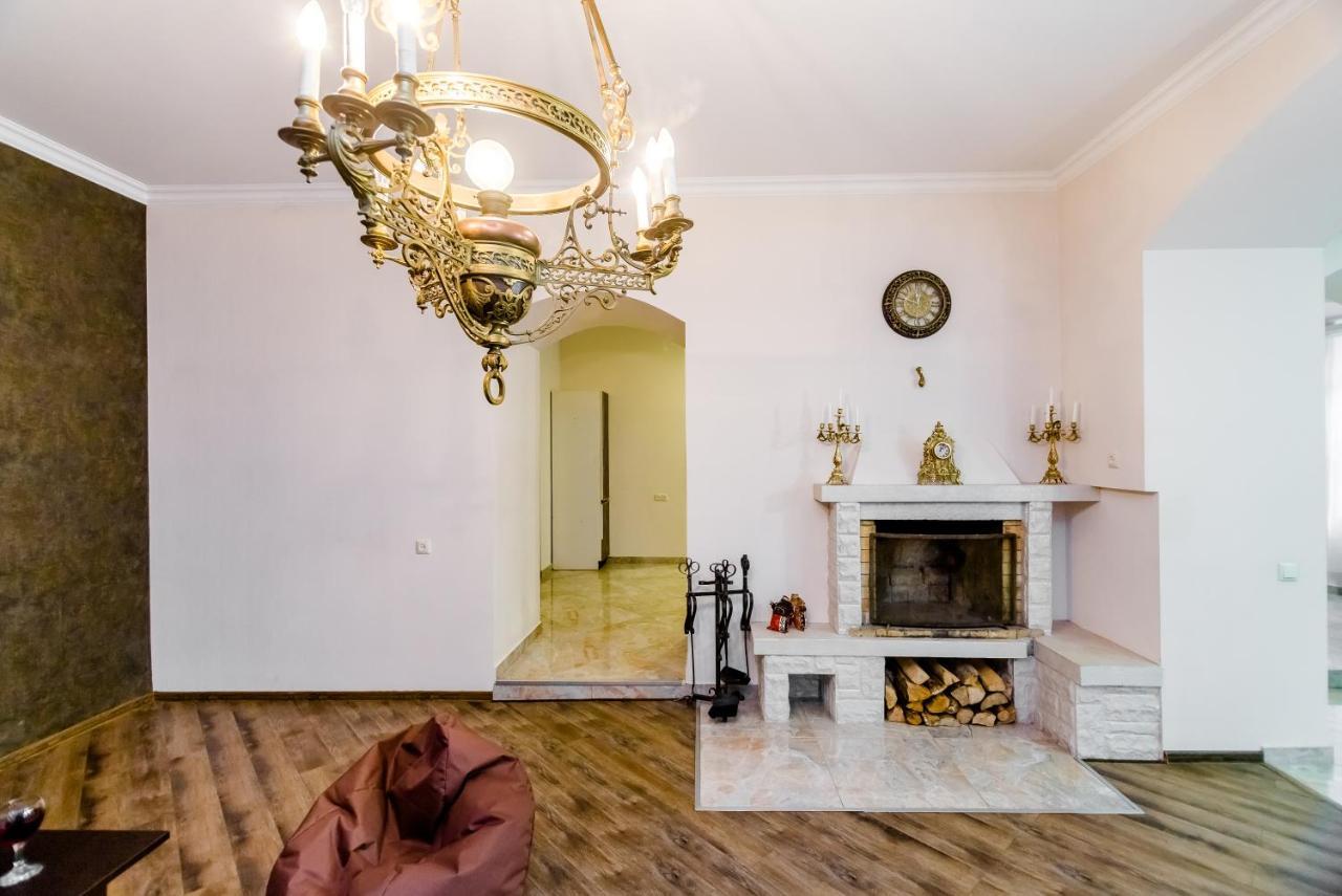 Comfortable House On Marjanishvili Tbilisi Exteriör bild